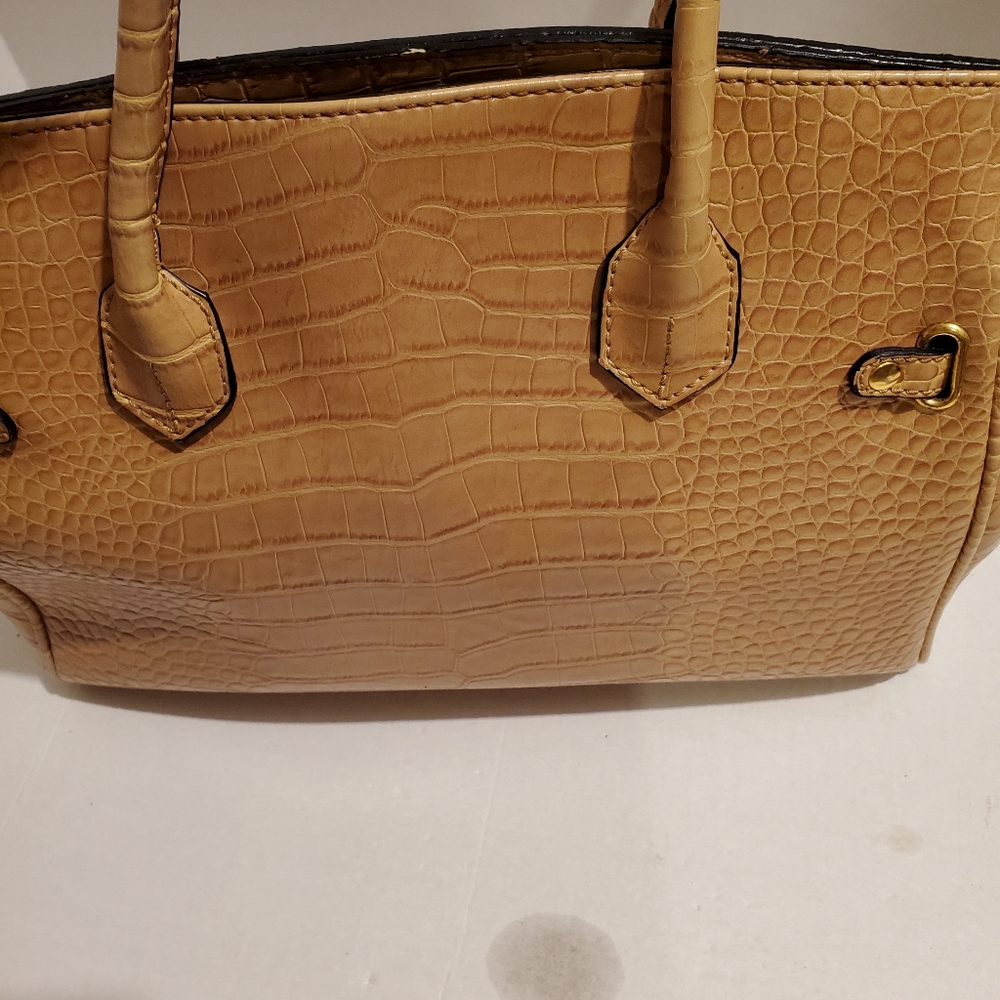 Faux Croc Tan Shoulderbag - Picture 4 of 8